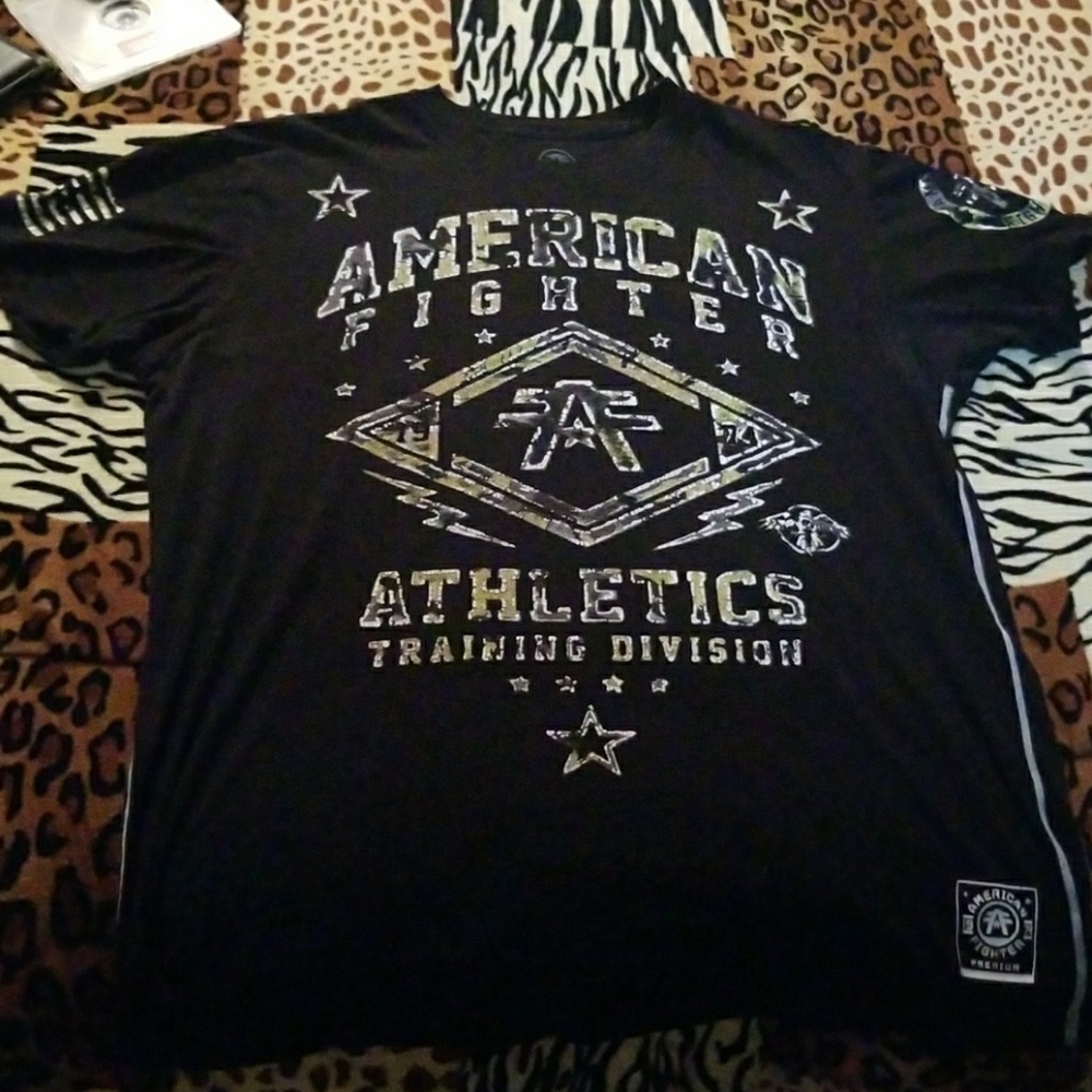 2 T-shirts